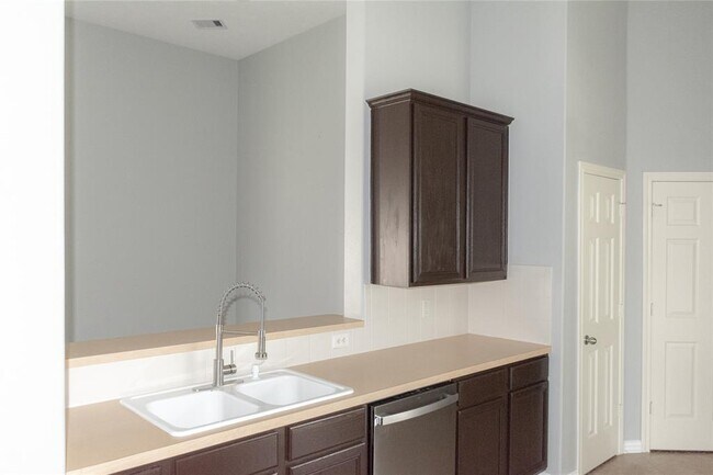 Building Photo - 822 Oak Lodge Ct