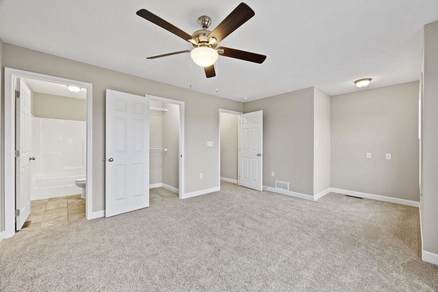 Building Photo - 730 Village Creek Dr