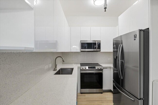 Building Photo - 20505 E Country Club Dr