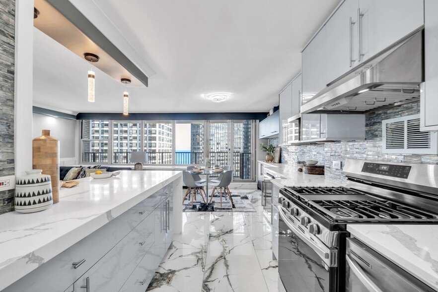 Building Photo - 400 E Randolph St