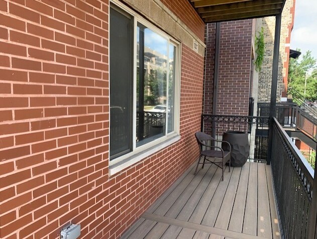 Building Photo - 1327 W Walton St
