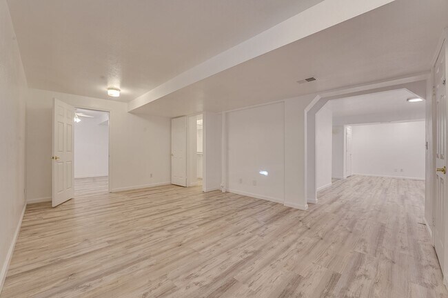 Building Photo - Beautiful 4 bed, 3.5 bath Home in Fort Collins Dakota Ridge Neighborhood