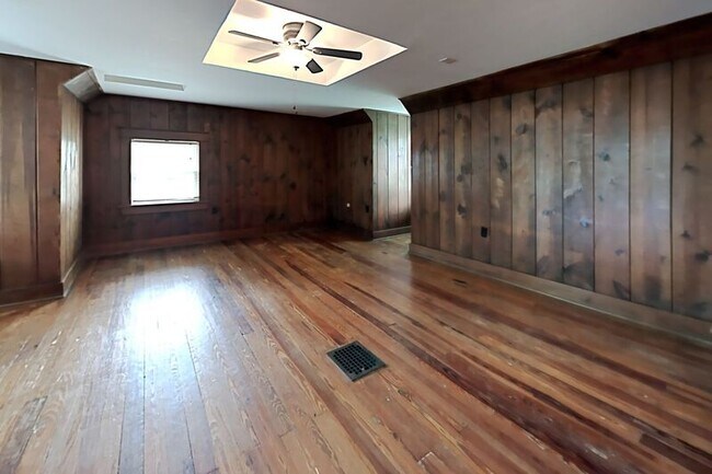 Building Photo - 2802 Eastland Ave