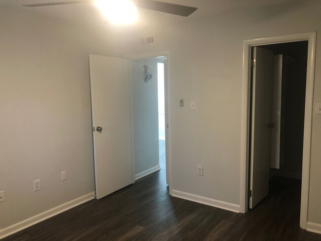 Building Photo - Remodeled Palmetto Commons Condo