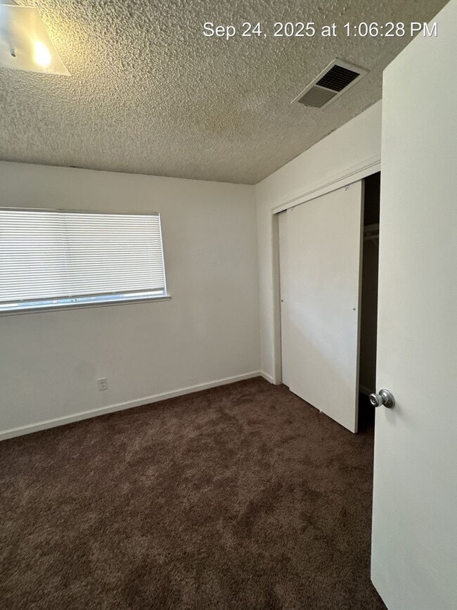 Building Photo - 2156