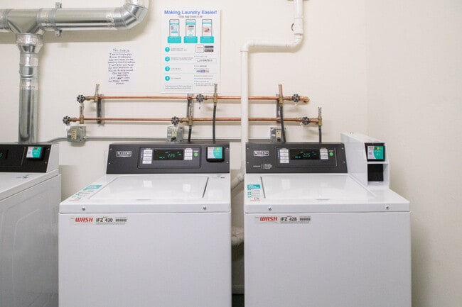 Building Photo - 823 N 2nd St