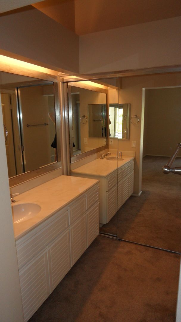 Building Photo - 8215 E White Oak Ridge