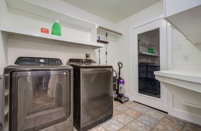 Building Photo - 35 Alden Glen Dr