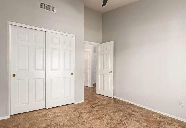 Building Photo - 1381 W Gary Dr