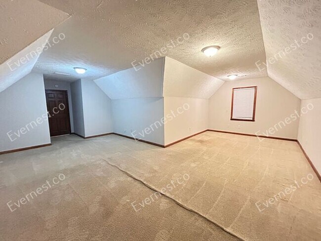 Building Photo - 170 Olde Oak Dr
