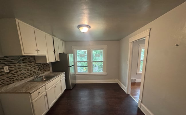 Building Photo - 15815 Parkgrove Ave