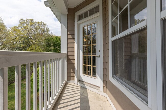 Building Photo - 1449 Main St