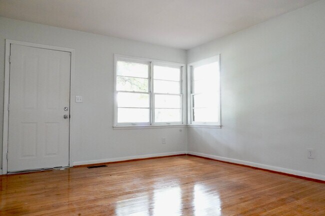 Building Photo - 1608 1st St NW