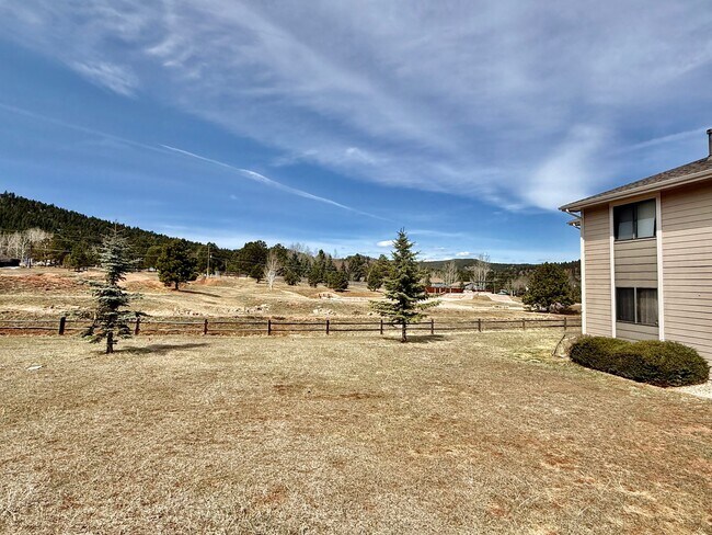 Building Photo - 610 N Coraline St