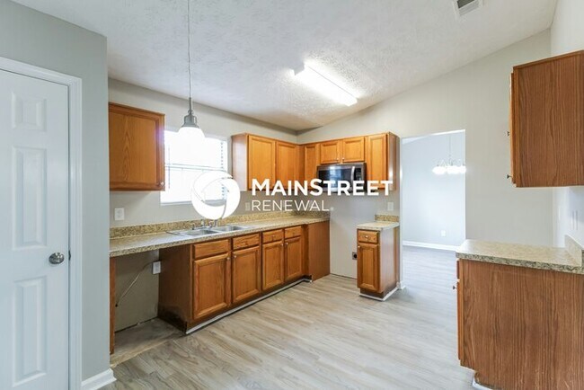 Building Photo - 3 Bedroom Pet-Friendly Home in Stone Mountain, GA with Main Street Renewal