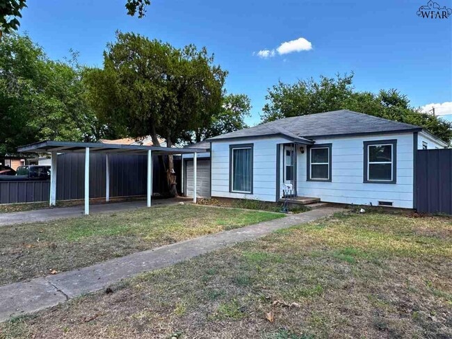 Primary Photo - 100 Lilac Ln