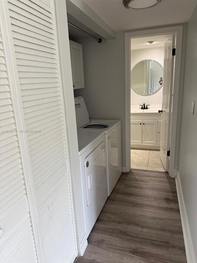 Building Photo - 242 Wimbledon Lakes Dr