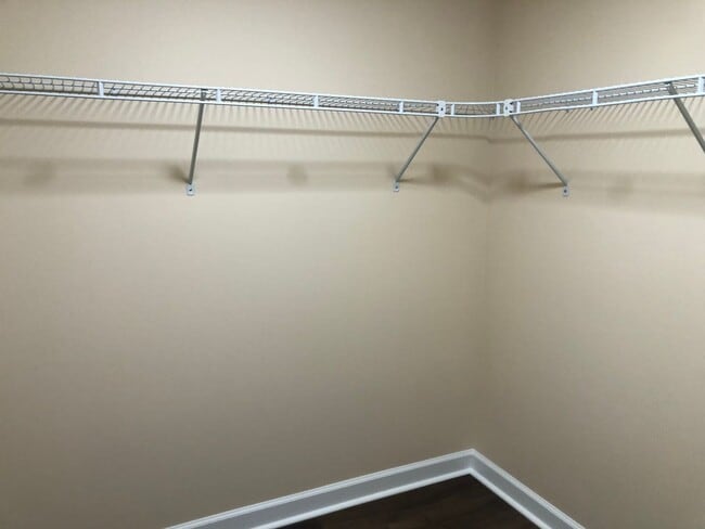 Building Photo - 2016 Iris Rd