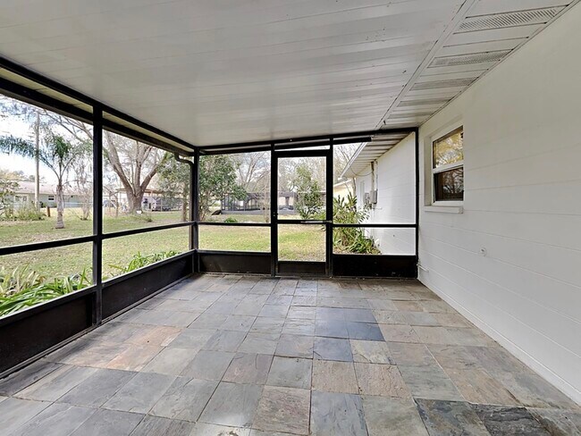 Building Photo - 2143 Creek Side Dr