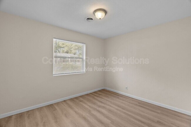 Building Photo - 10140 Earl Dr