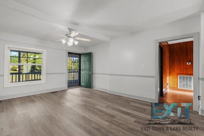 Building Photo - Freshly Renovated 2 Bedroom Rental in Warren County