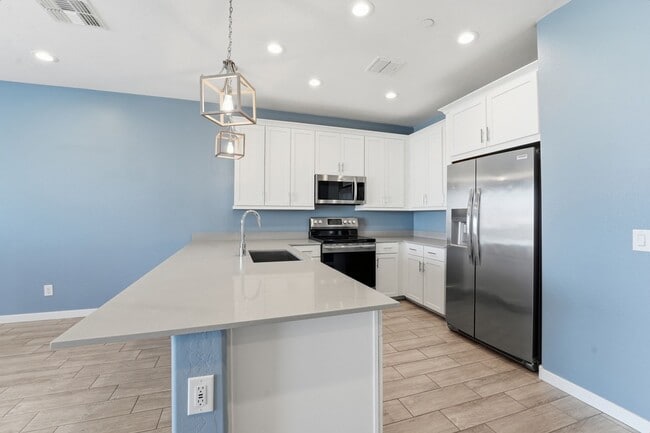 Building Photo - ** Like new Luxurious Modern townhome with 2 Master Suits in Warner Meadows**