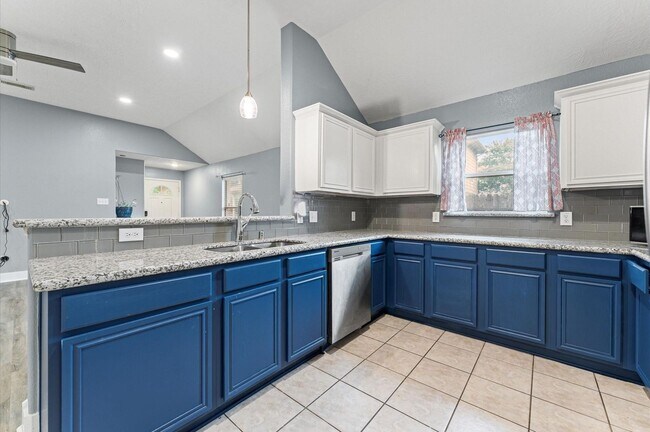 Building Photo - 11919 Piney Bend Dr
