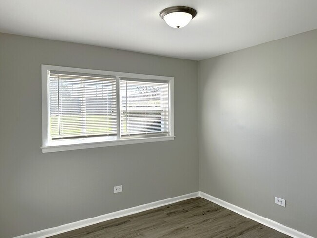 Building Photo - 9709 W Lorraine Dr