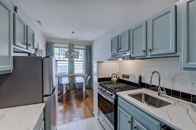 Building Photo - 518 Lamar Ave