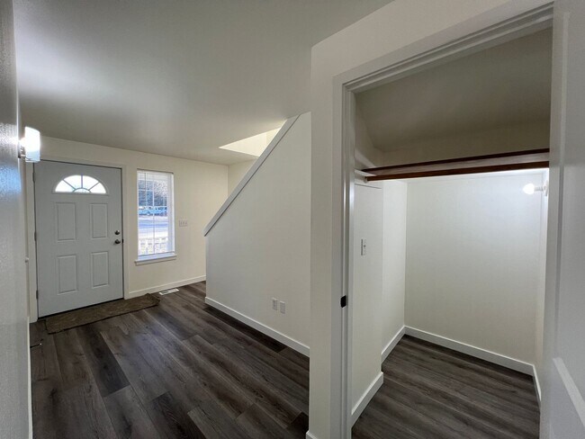 Building Photo - 16241-16243 Curry Ct SE