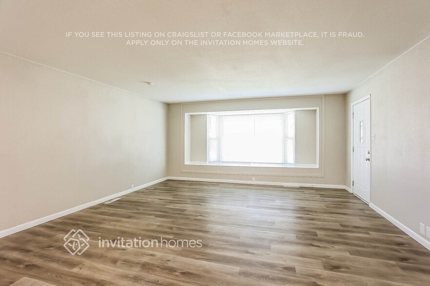 Building Photo - 820 Essex Dr