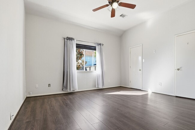 Building Photo - 15318 Streatham Cir