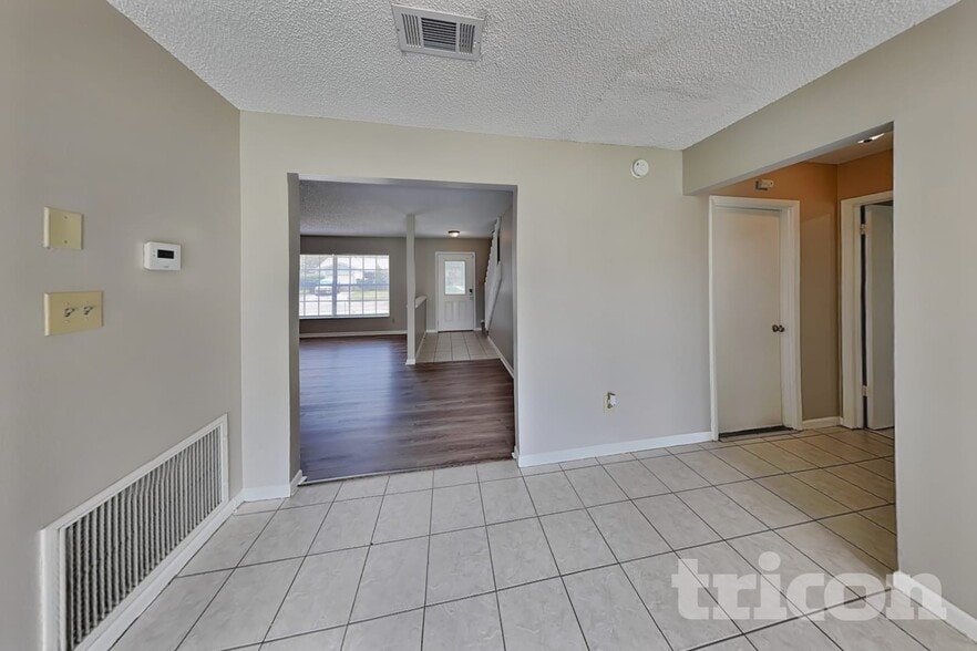 Building Photo - 1604 Palm Leaf Dr