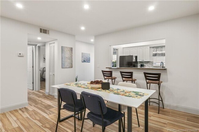 Building Photo - 2950 SE Ocean Blvd