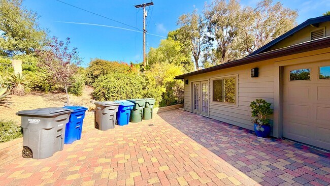 Building Photo - Lovely Country Setting Guest Home Unit on ...