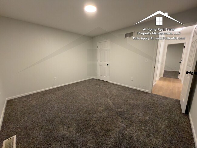 Building Photo - 1011-1013 Greystone Court