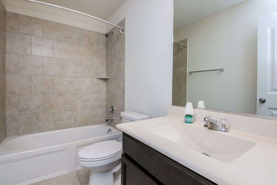 Building Photo - 625 Saguaro Dr