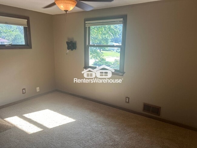 Building Photo - 16436 Elm Dr