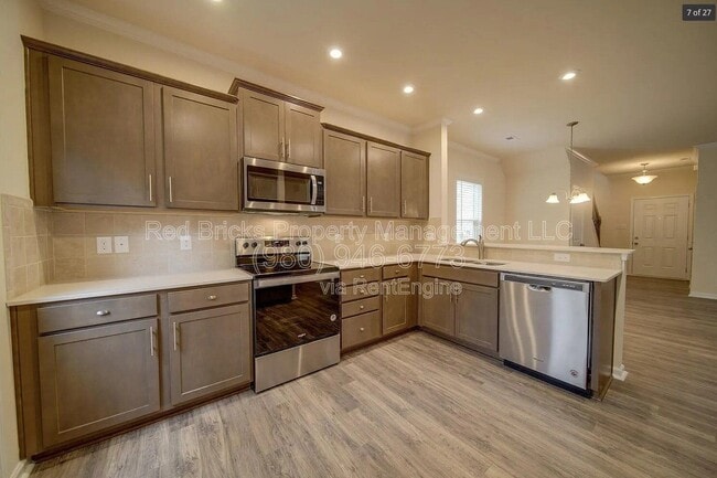 Building Photo - 7015 Thornrose Dr