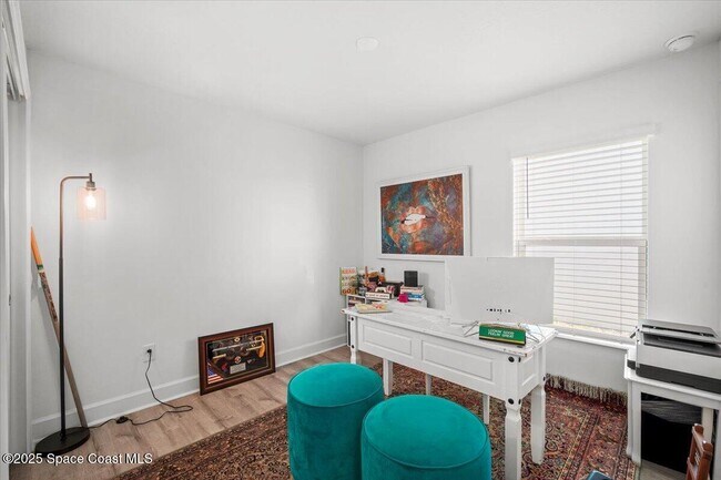 Building Photo - 527 Glaspell Cir SE