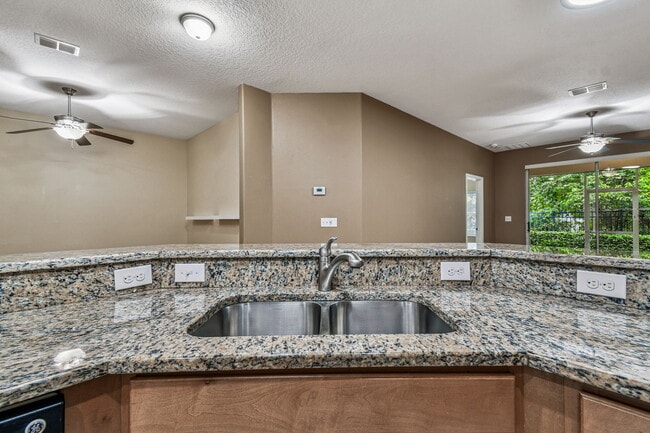 Building Photo - 6348 Linda Lou Ln