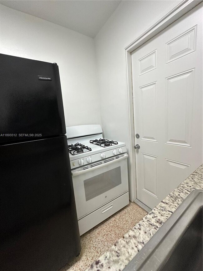 Building Photo - 790 81st St