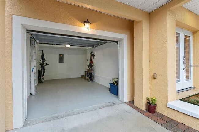 Building Photo - 828 Ellwood Ave