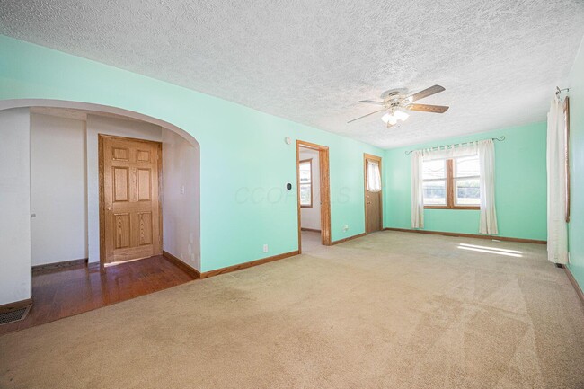 Building Photo - 334 Lancaster Pike