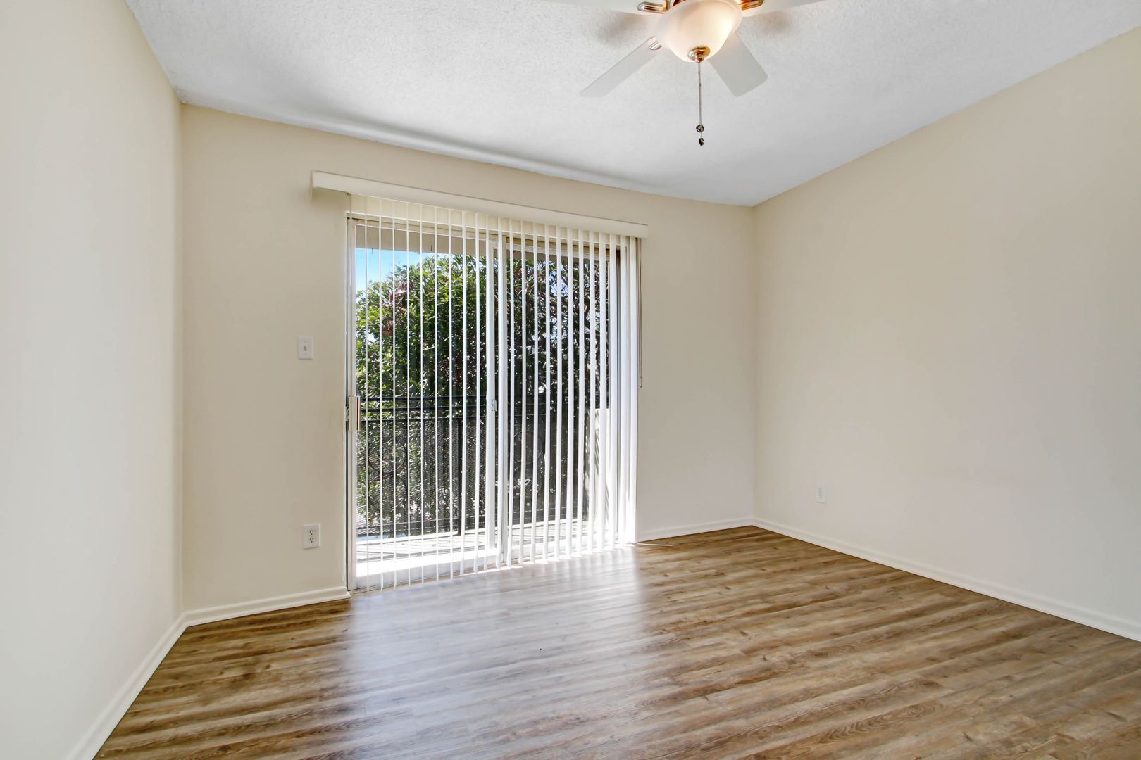 Building Photo - 1550 S Saltair Ave