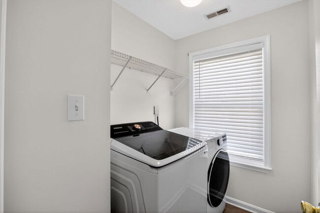 Building Photo - 47225 Schwartzkopf Dr