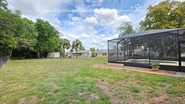 Building Photo - CUTE AND SPACIOUS 3 BEDROOM/ 2 BATH POOL HOME! NORTH PALMETTO! PET FRIENDLY!