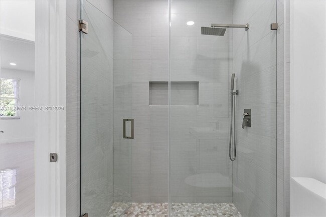 Building Photo - 21301 NE 38th Ave