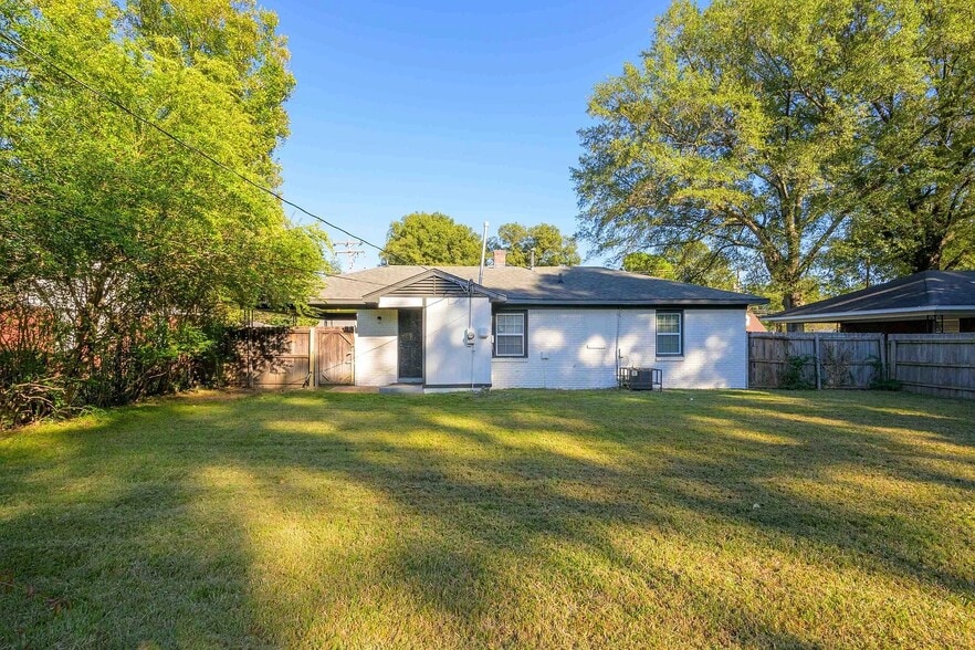 Building Photo - 1507 Mount Moriah Rd