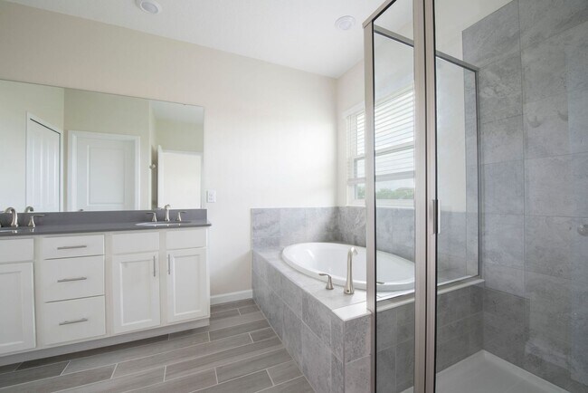 Building Photo - TOWNHOUSE 3 Bedrooms 2.5 Baths